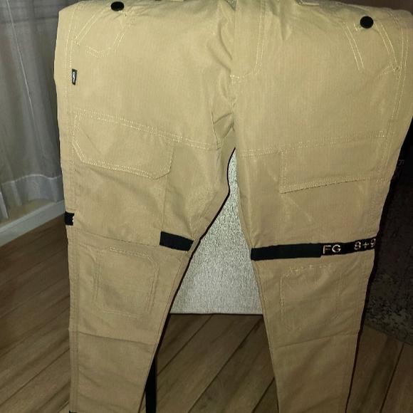 MFG 8+9, SIZE 30, TAN/SAND - Picture 1 of 2